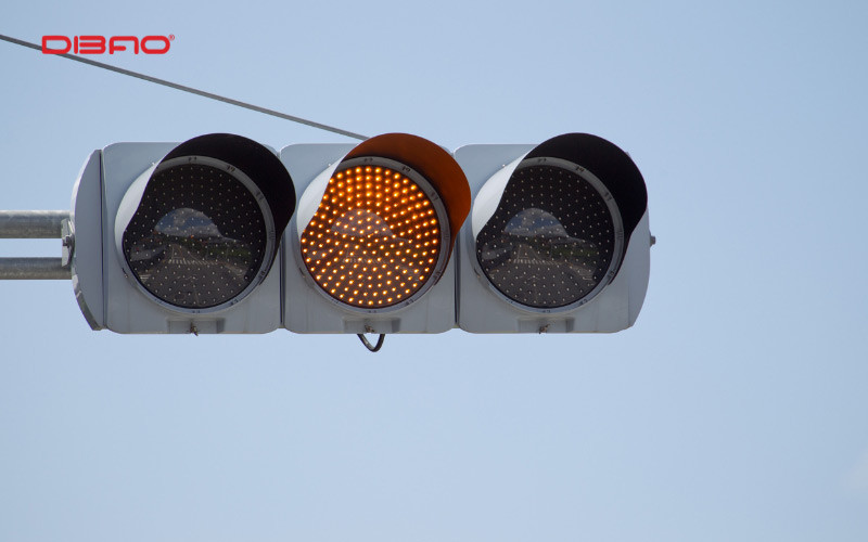 vượt đèn vàng có bị phạt không